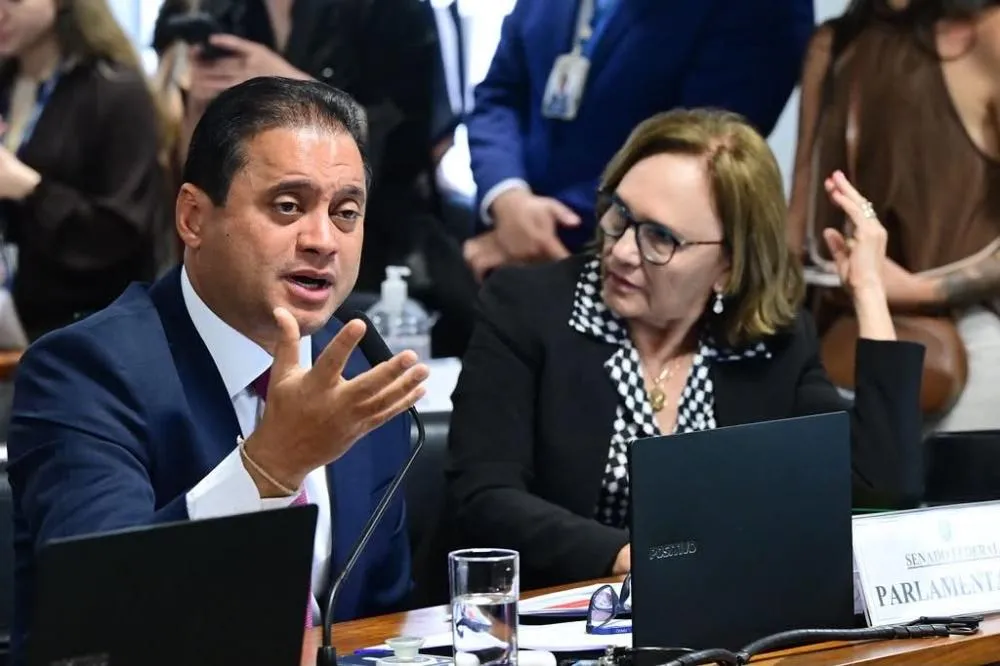 Weverton Rocha comemora a aprovação da PEC do 6x1 na CCJ e diz que a luta continua
