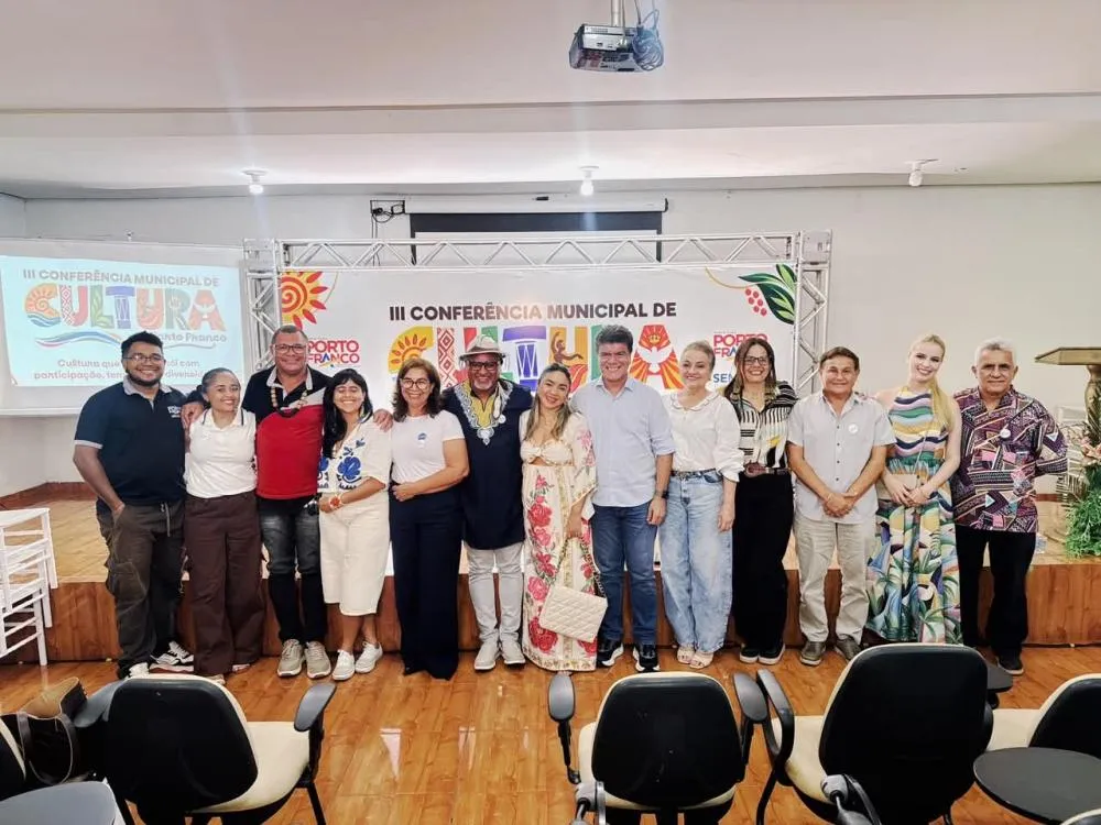 Presente na abertura, o prefeito Deoclides Macedo destacou a importância da cultura para a preservação da história.